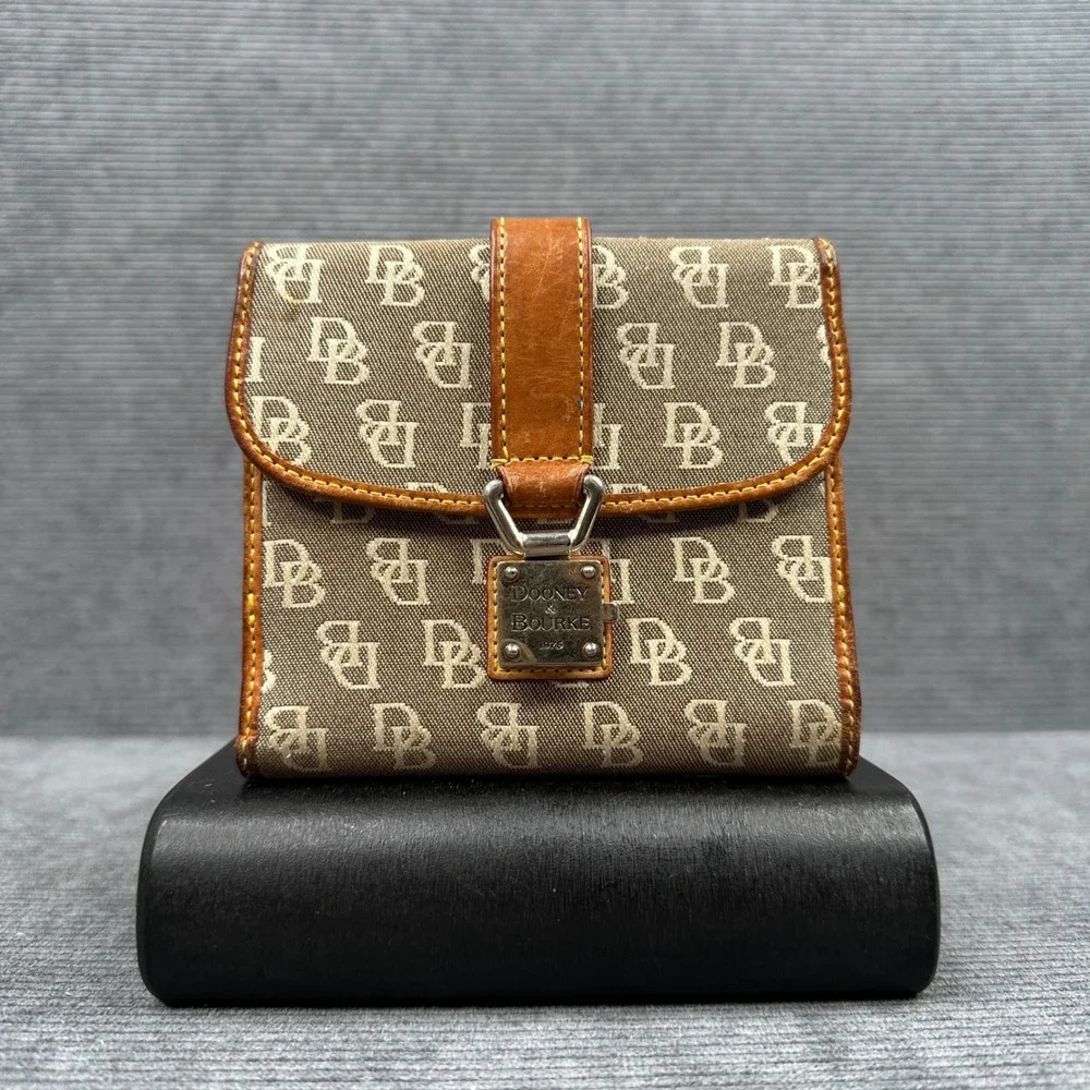 Dooney & Bourke Monogram Canvas Bifold Wallet Tan Leather Trim‎ Logo Lock Y2K